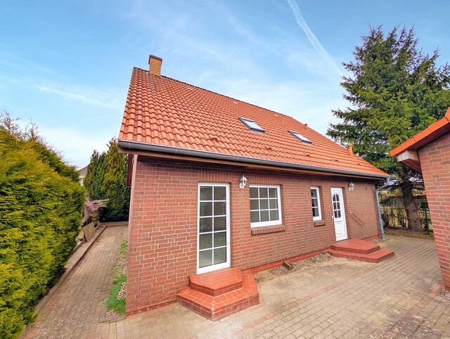 Makellos 01 - EFH Devin - Front